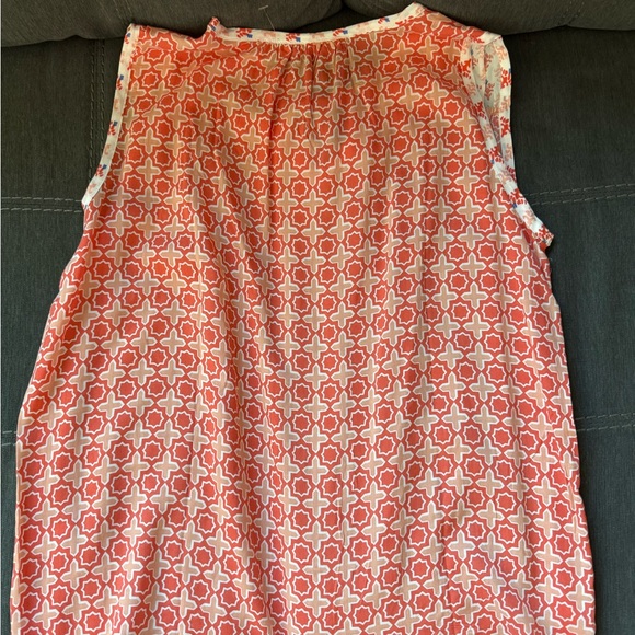 💰3 items for $12! & Greene Red and White Sleeveless Blouse - Picture 4 of 4